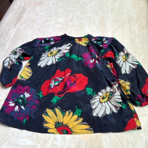 Fabulous Tucker NYC top - Picture 5 of 5